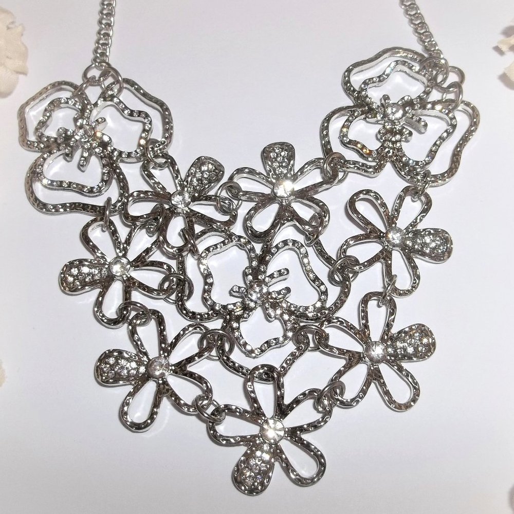 Pre-owned Statement Necklace Silver Flowers White Rhinestones Bibbed A233 - Picture 1 of 7